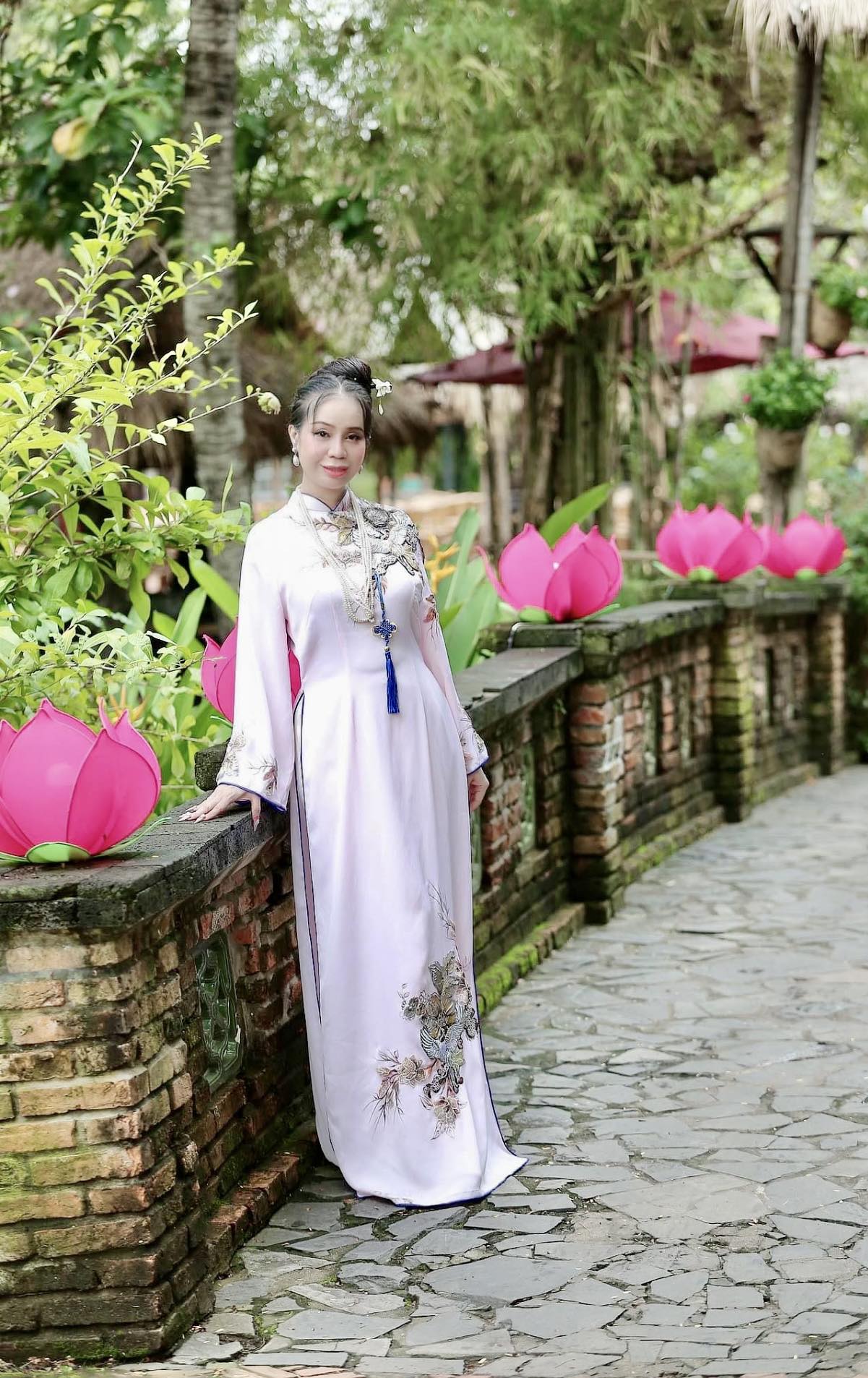 Hoa hậu Thanh Hằng hưởng ứng "Tuần lễ áo dài 2024" 8 428447214 412452387856696 7802301172274068576 n